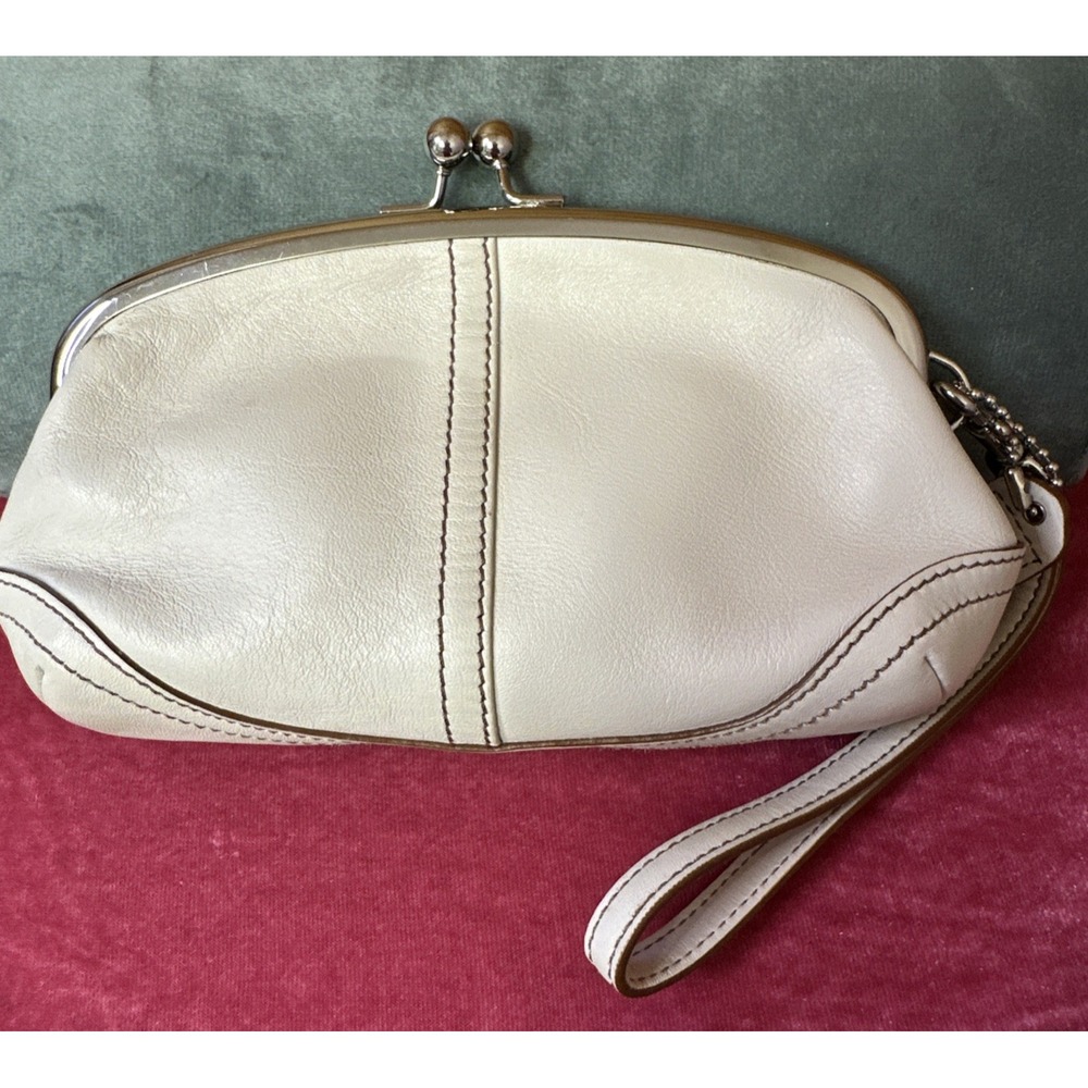 Vtg Coach Soho Kisslock Wristlet Clutch White Timeless Classic Minimalist - Picture 2 of 12